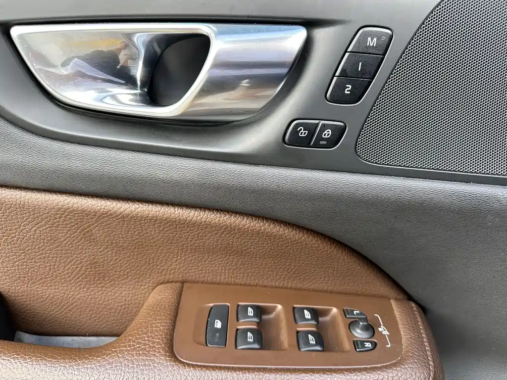 Volvo S60 2021 — фото 17