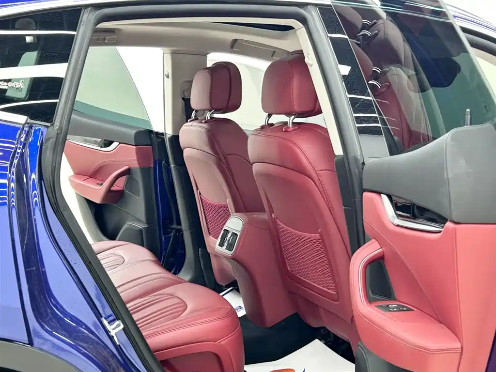 Maserati Levante 2018 — фото 10