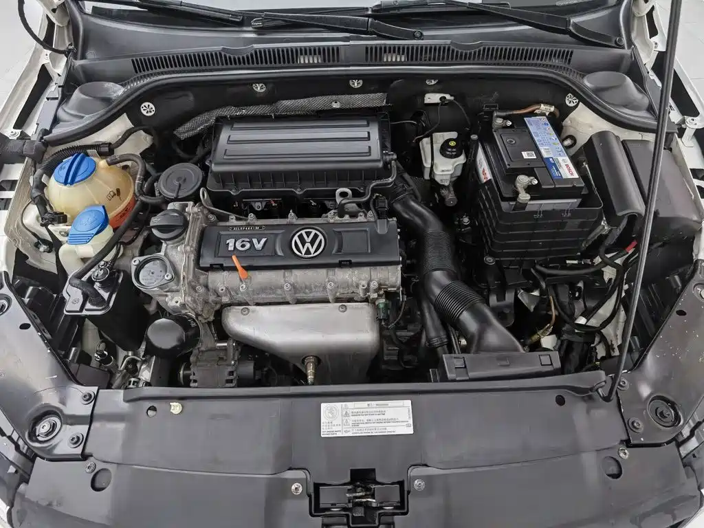 Volkswagen Sagitar 2015