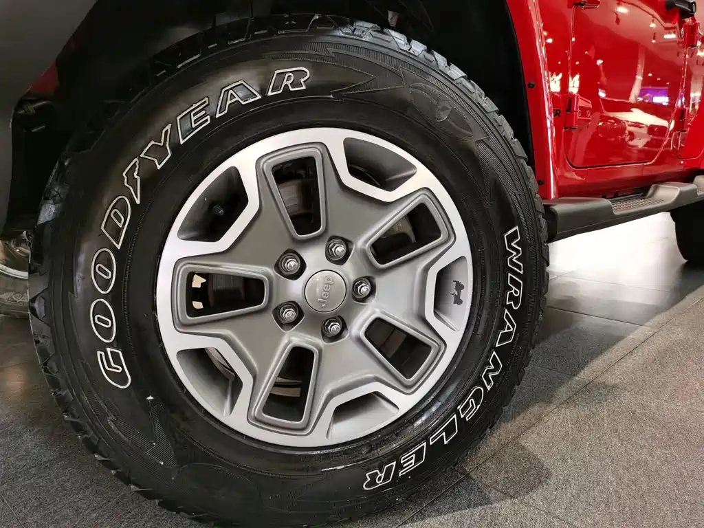 Jeep Wrangler 2017 — фото 14