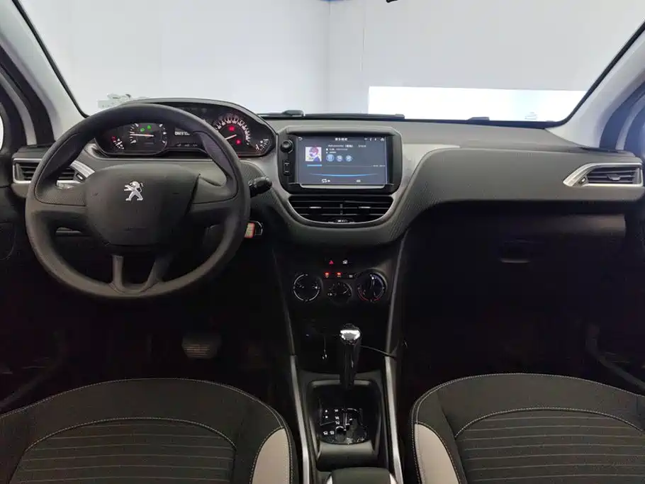 Peugeot 2008 2016 — фото 12