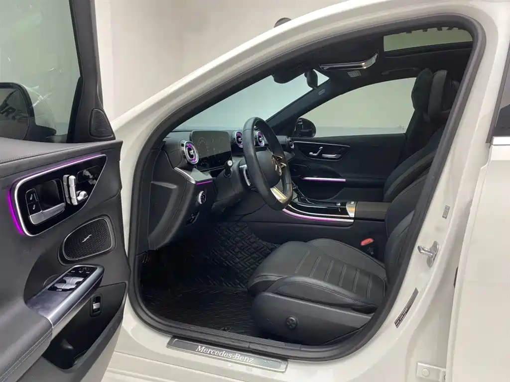 Mercedes-Benz C-Class 2024 — фото 17