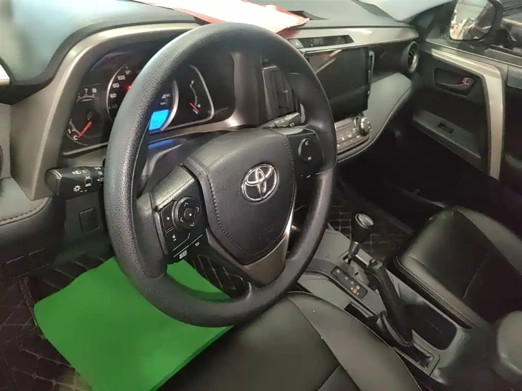 Toyota RAV4 2016 — фото 11
