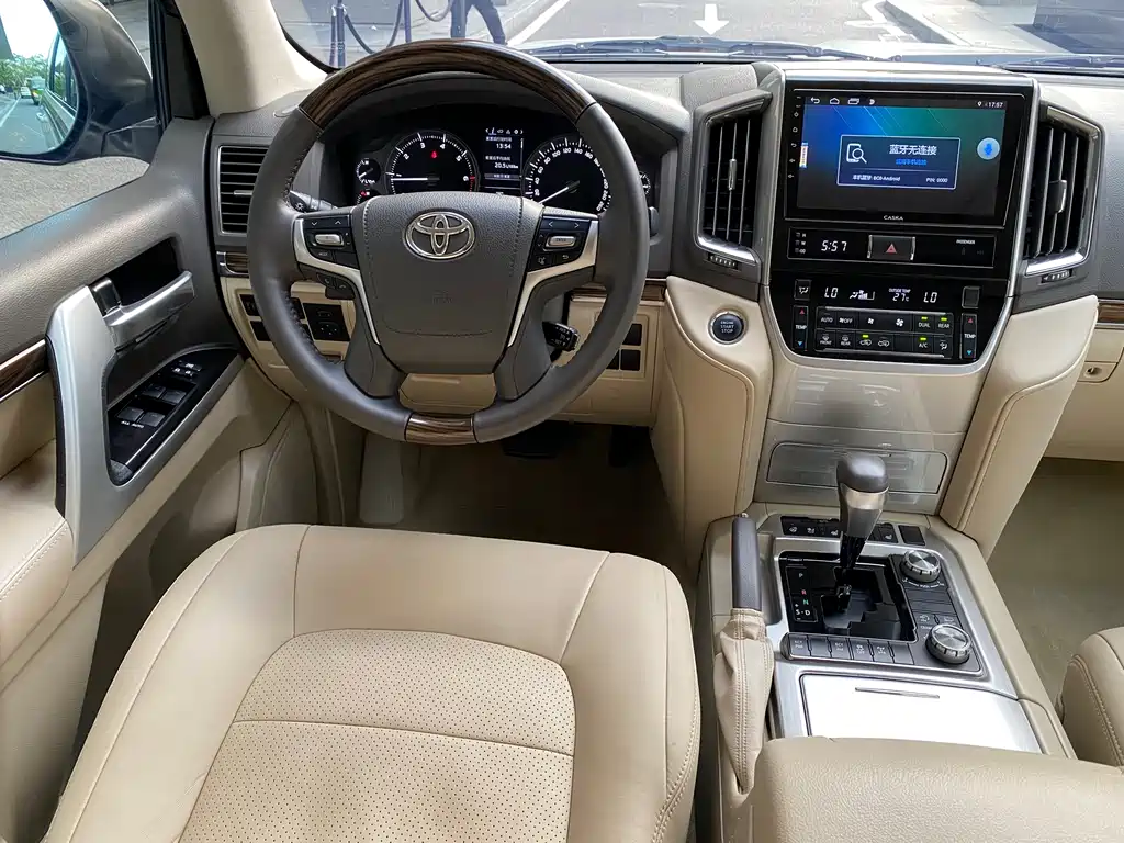 Toyota Land Cruiser 2019 — фото 11
