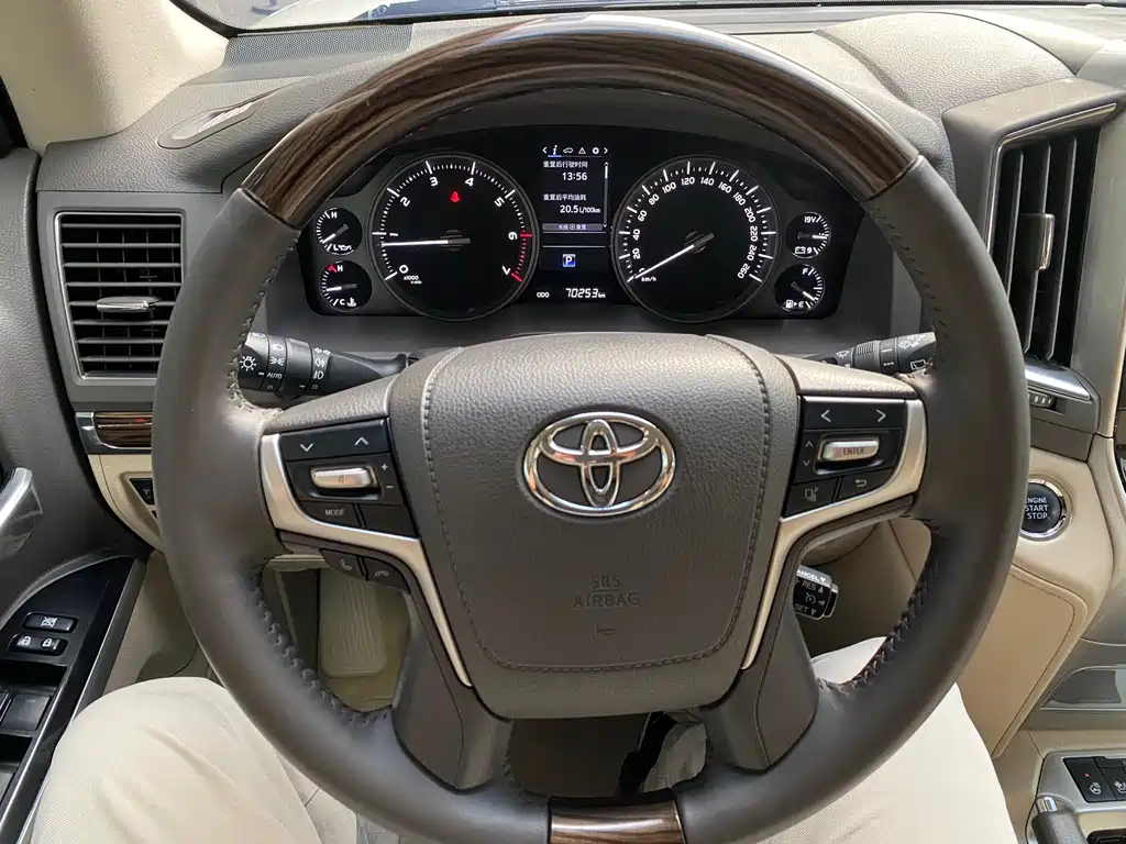 Toyota Land Cruiser 2019 — фото 14