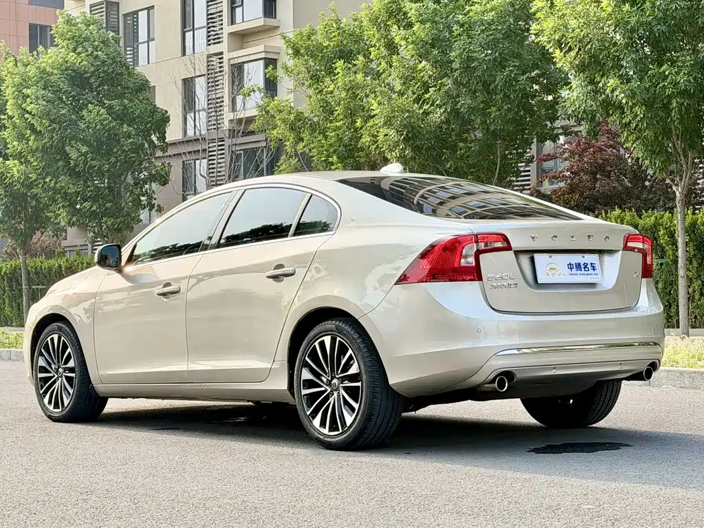 Volvo S60 2018 — фото 28