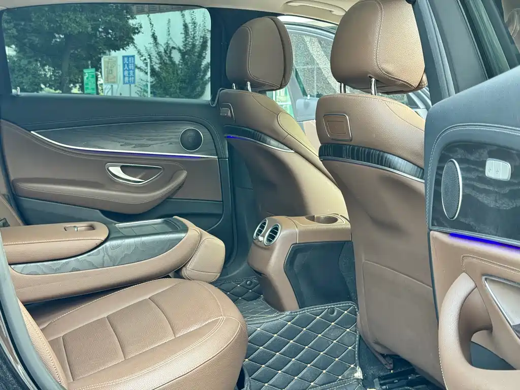 Mercedes-Benz E-Class 2020 — фото 15