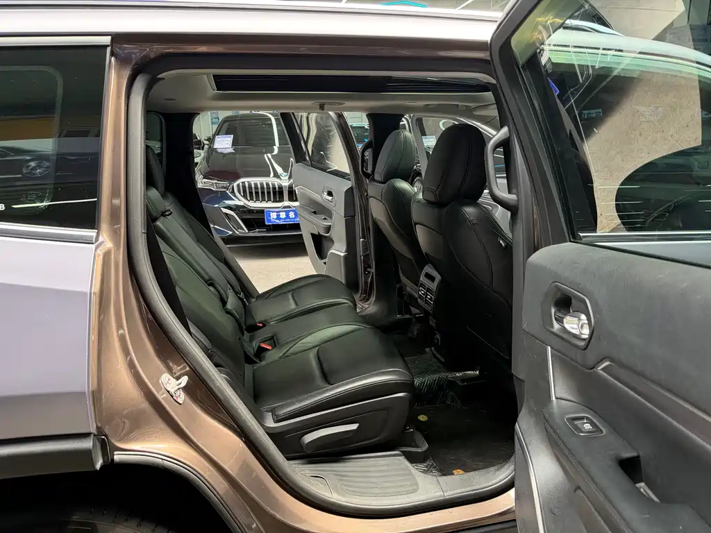 Jeep Commander 2019 — фото 16
