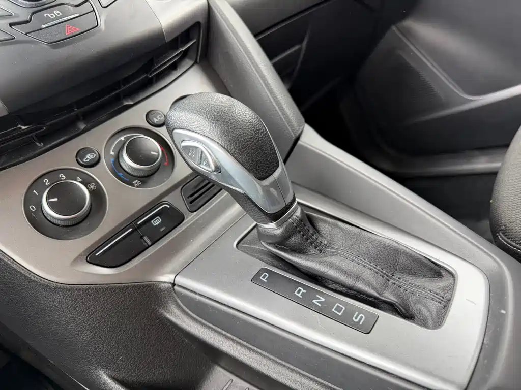 Ford Focus 2013 — фото 11