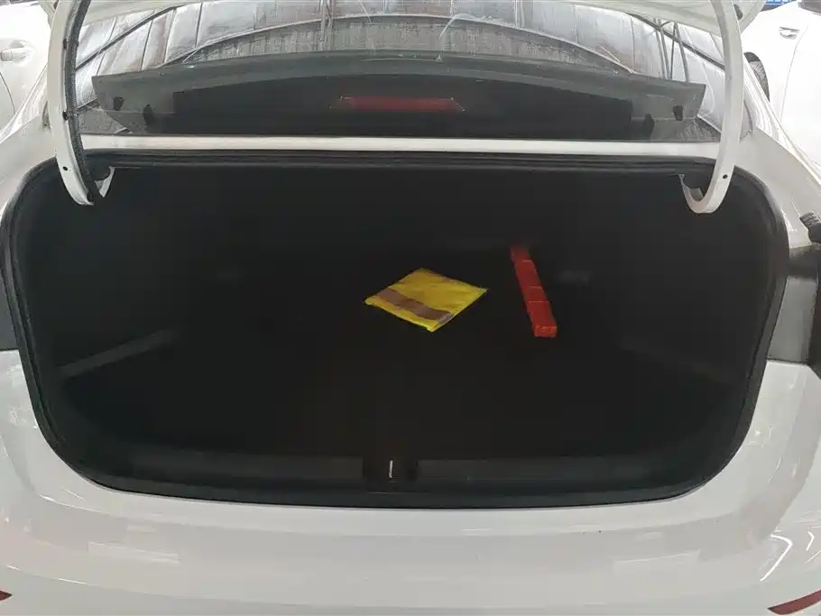 Geely Emgrand 2023