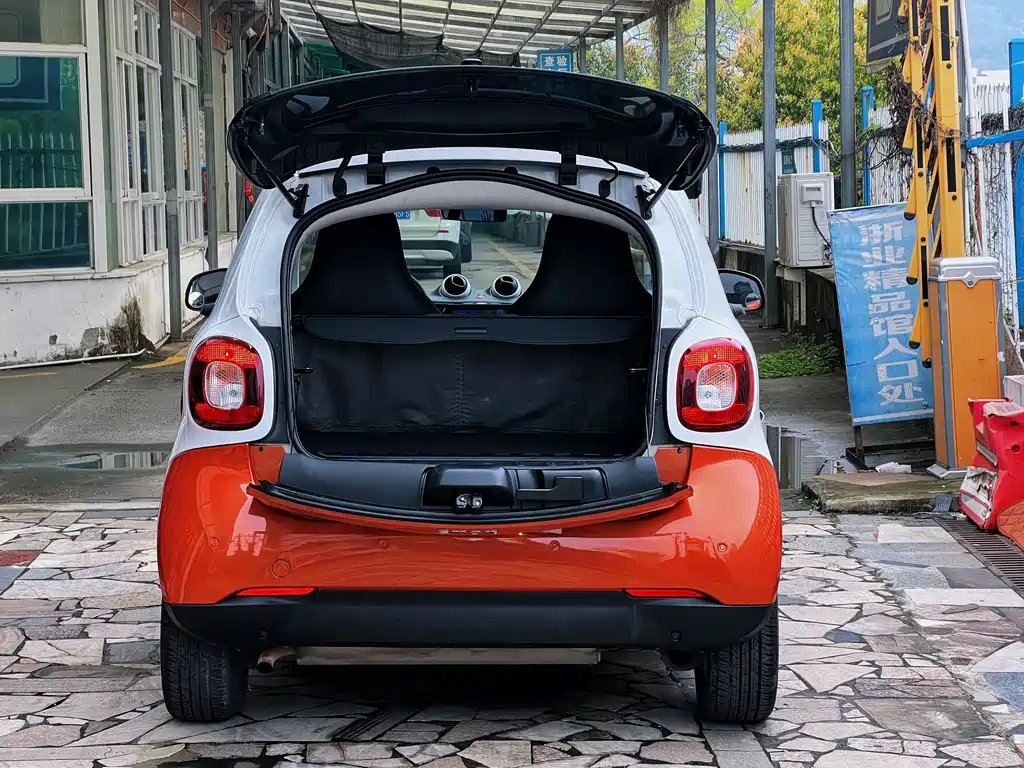smart Fortwo 2017 — фото 16