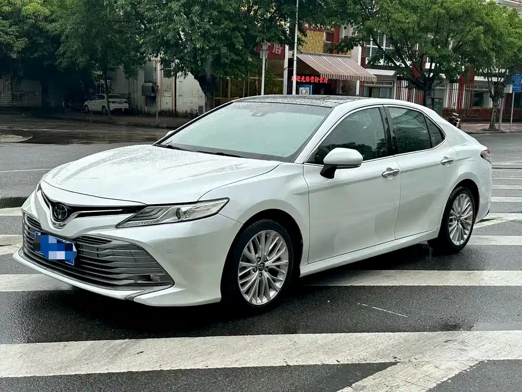 Toyota Camry 2018 — фото 1