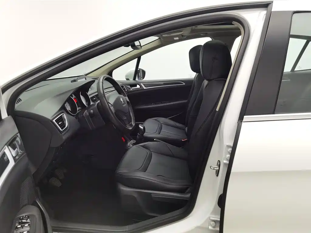 Peugeot 308 2016 — фото 10