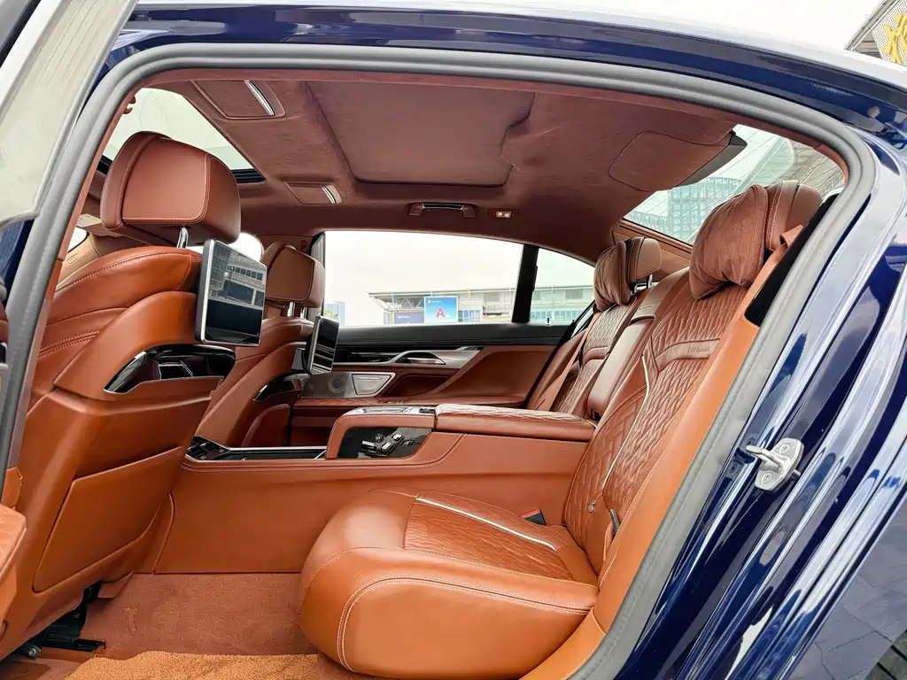 BMW 7 Series 2021 — фото 9