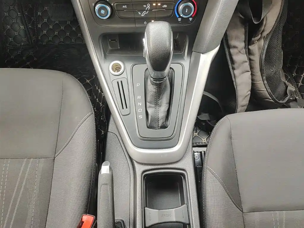 Ford Focus 2016 — фото 14