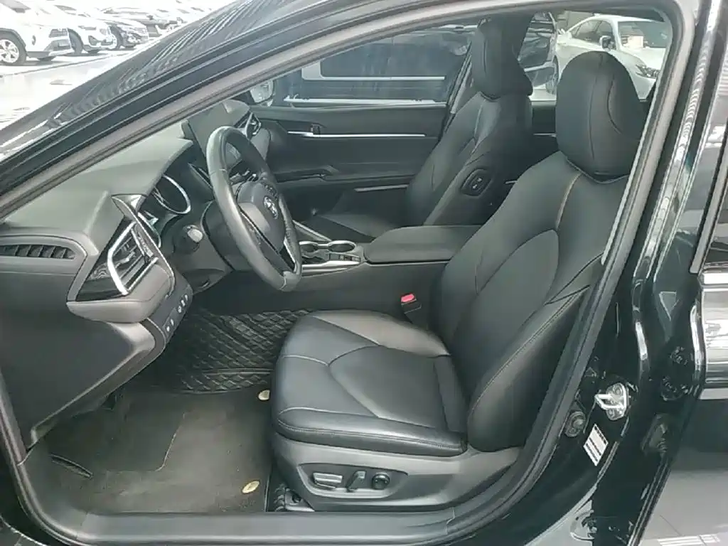 Toyota Camry 2023 — фото 15