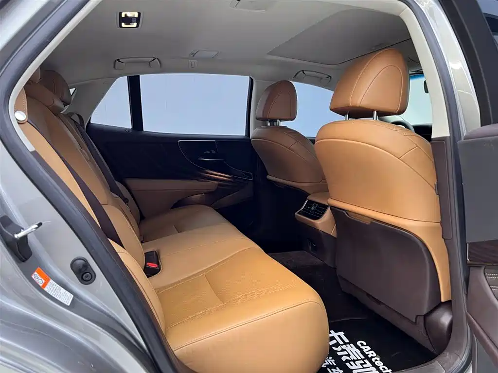 Lexus LS 2020 — фото 18