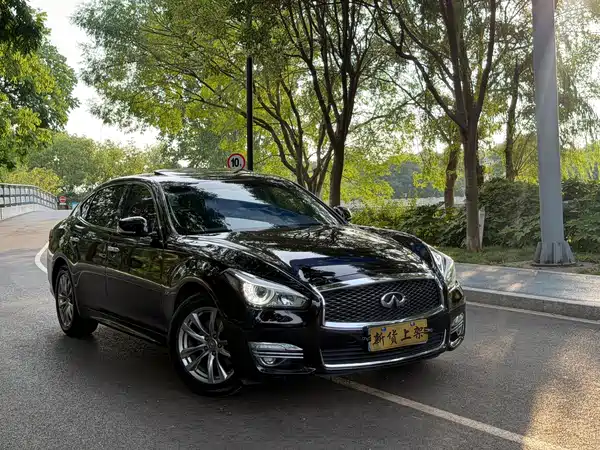 Infiniti Q70 2017