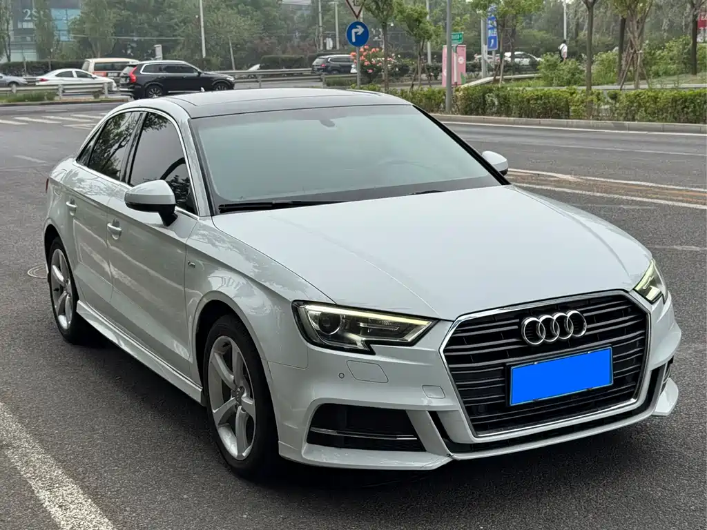 Audi A3 2018 — фото 24
