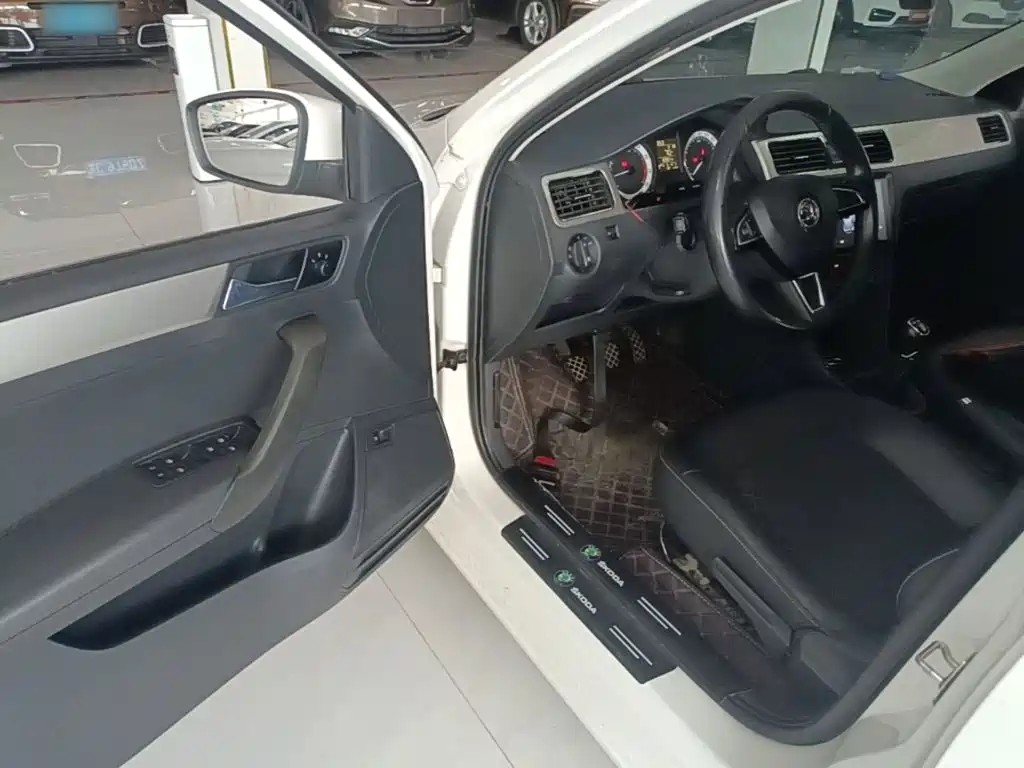 Skoda Rapid 2019 — фото 16