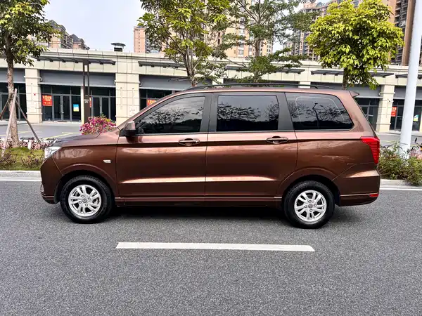 Wuling Hongguang 2018