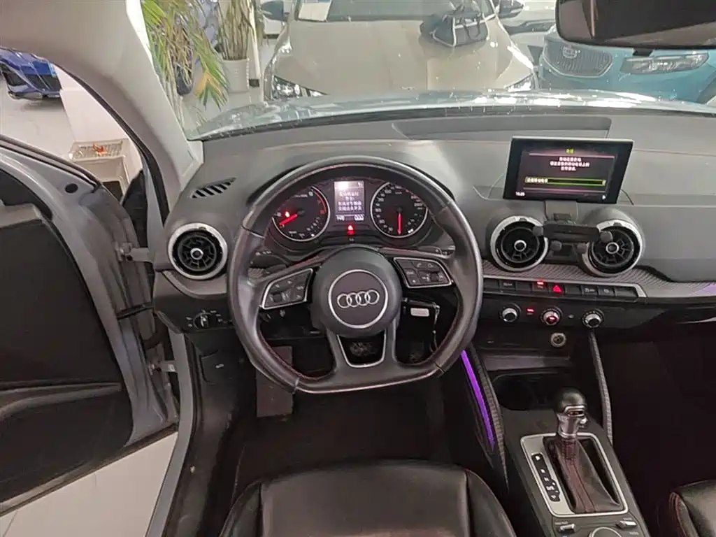 Audi Q2L 2023 — фото 11