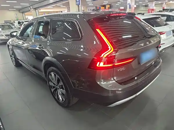 Volvo V90 2022