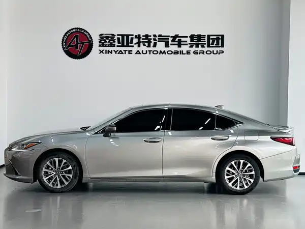 Lexus ES 2022