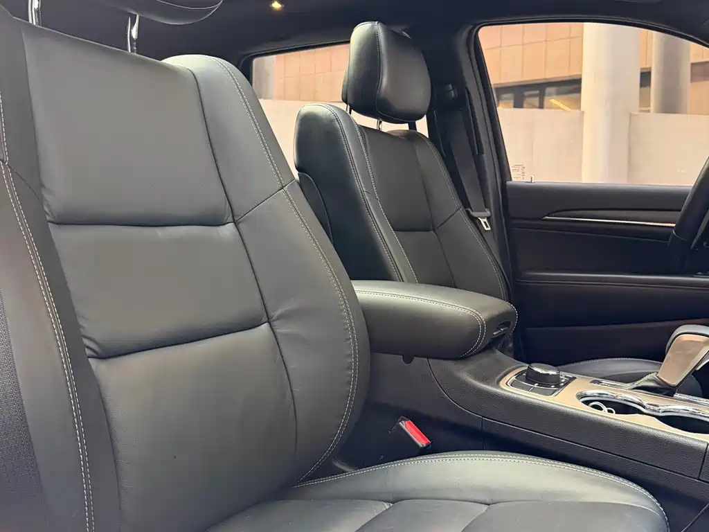 Jeep Grand Cherokee 2018 — фото 12