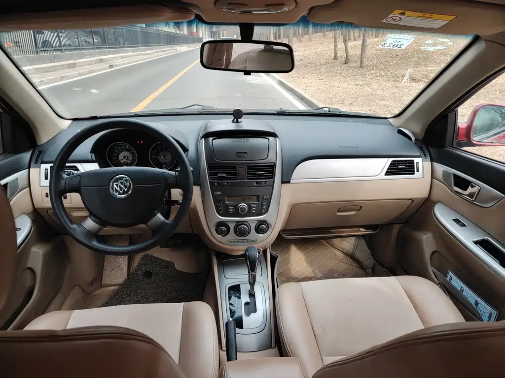Buick Excelle 2015 — фото 4