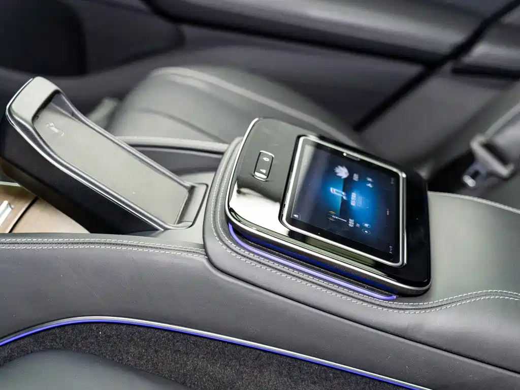 Mercedes-Benz Maybach GLS 2022 — фото 12
