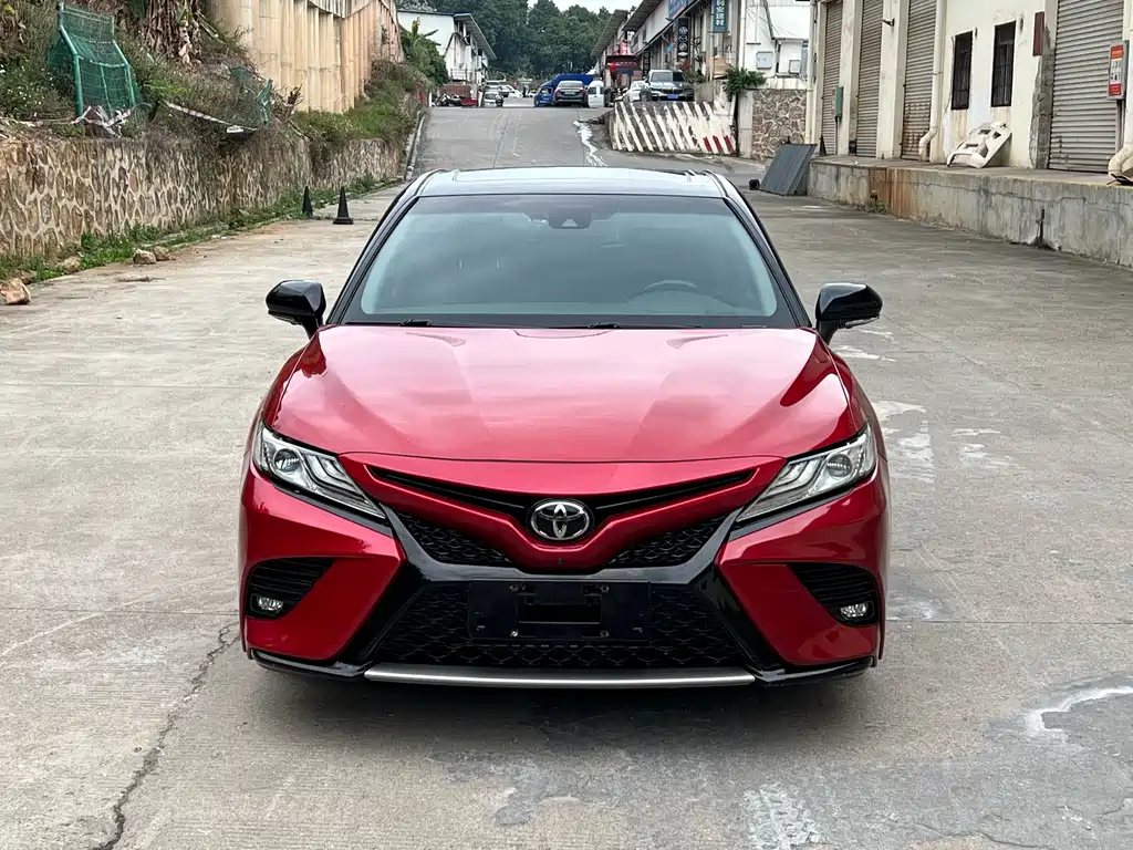 Toyota Camry 2018 — фото 2