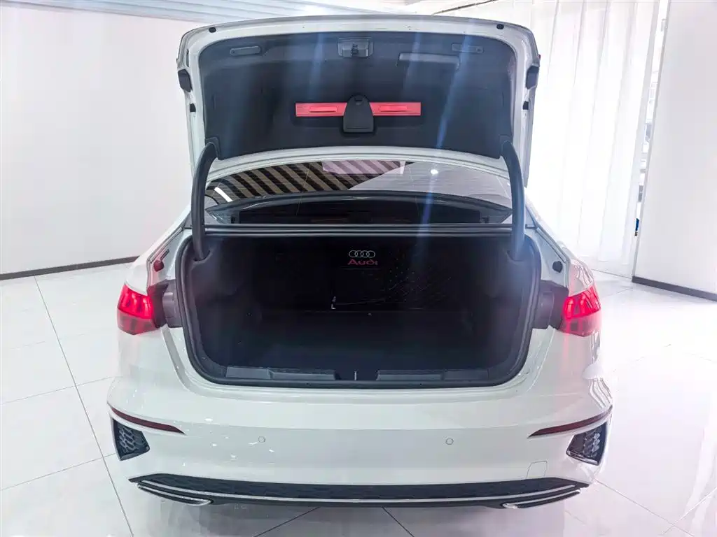Audi A3 2023 — фото 17