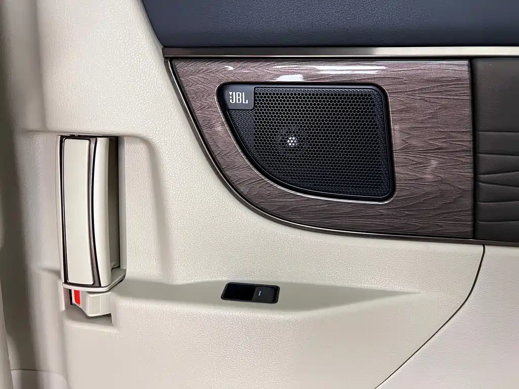 Toyota Vellfire 2025 — фото 28