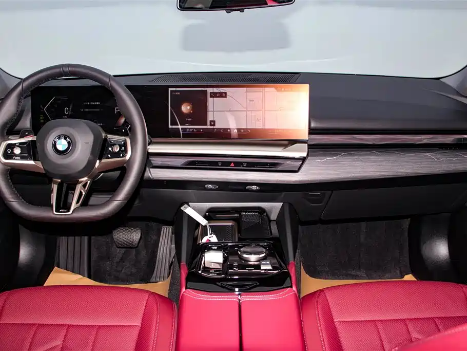 BMW 5 Series 2025 — фото 13