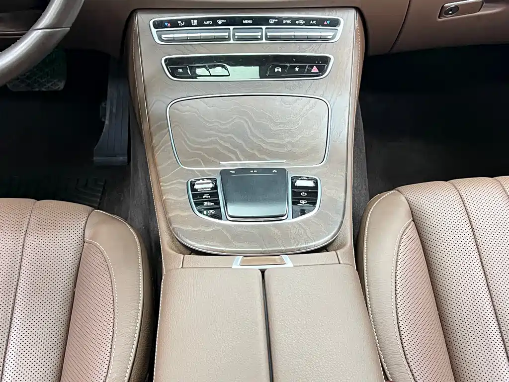 Mercedes-Benz E-Class 2021 — фото 24