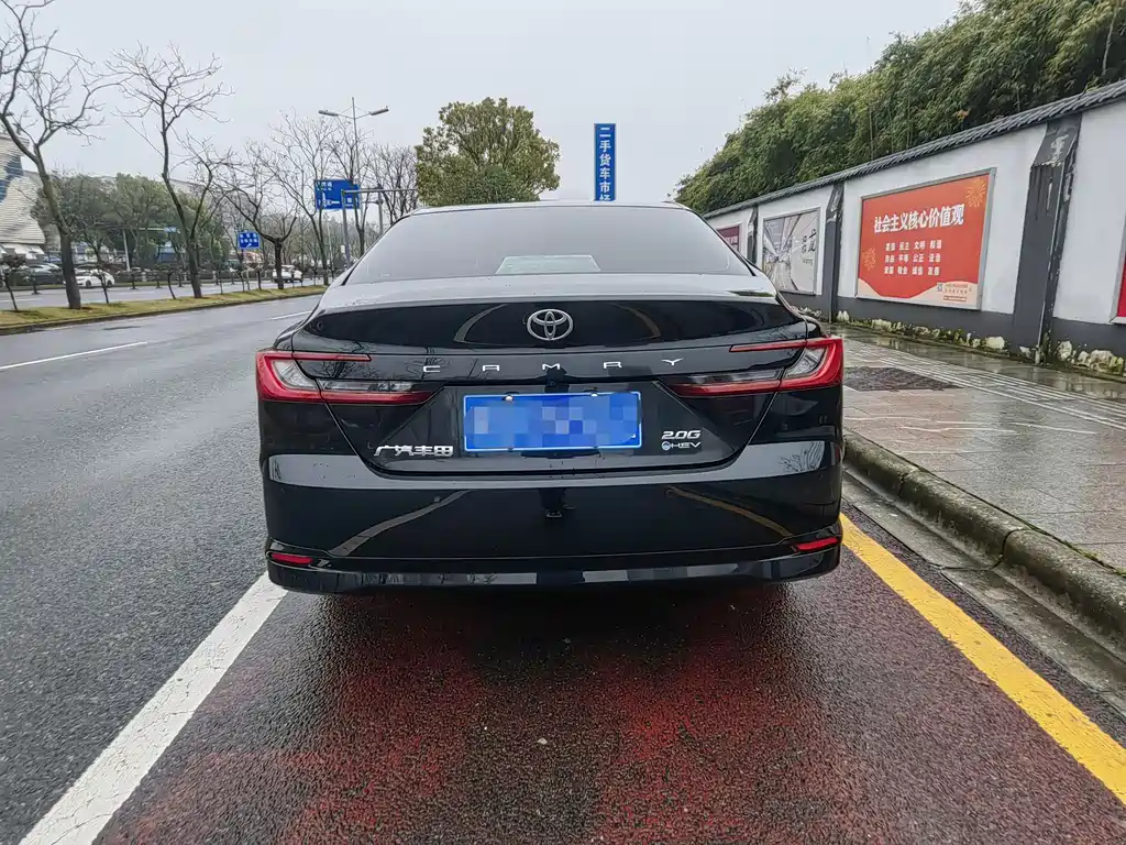 Toyota Camry 2024 — фото 10