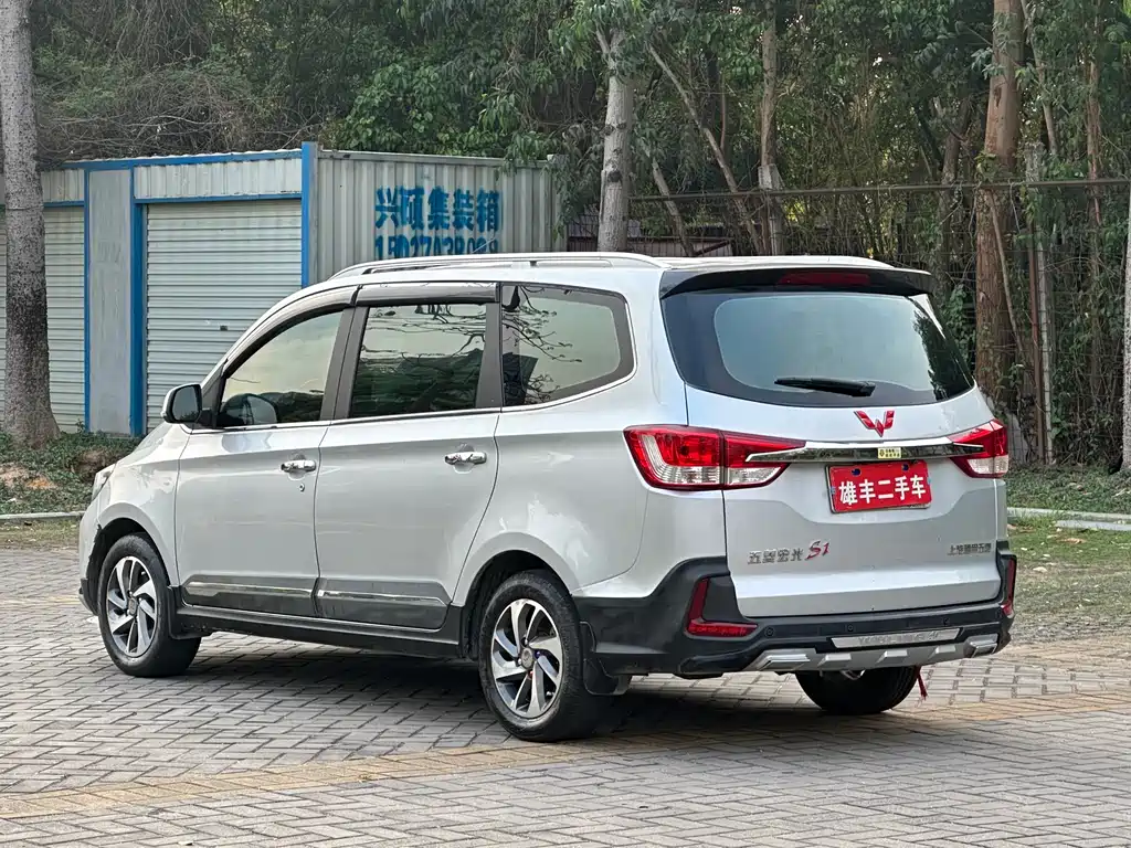Wuling Hongguang 2016 — фото 5