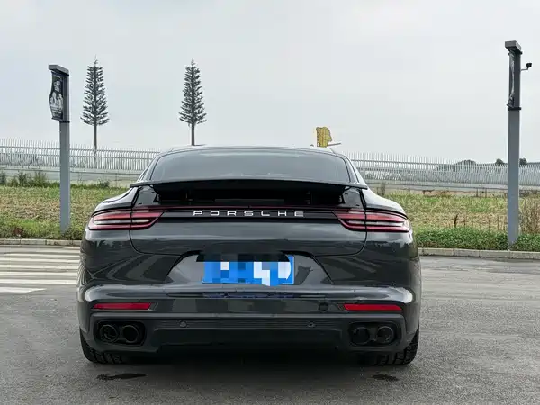 Porsche Panamera 2021