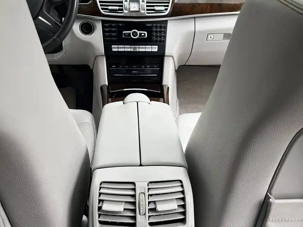Mercedes-Benz E-Class 2014 — фото 18