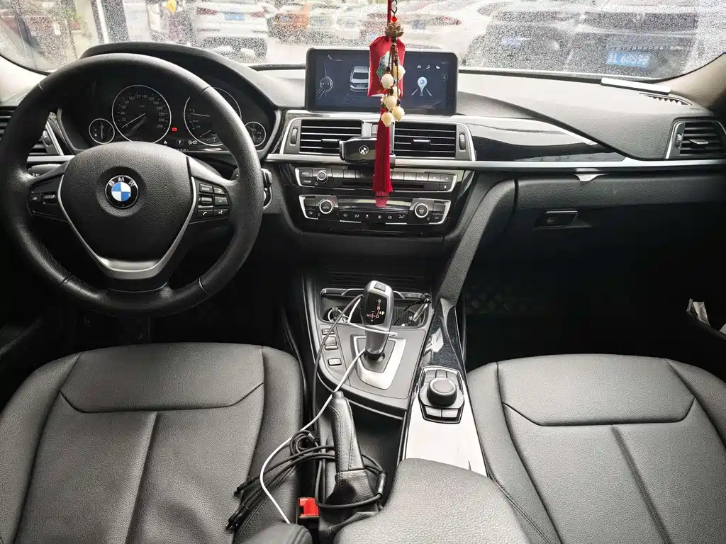 BMW 3 Series 2017 — фото 9