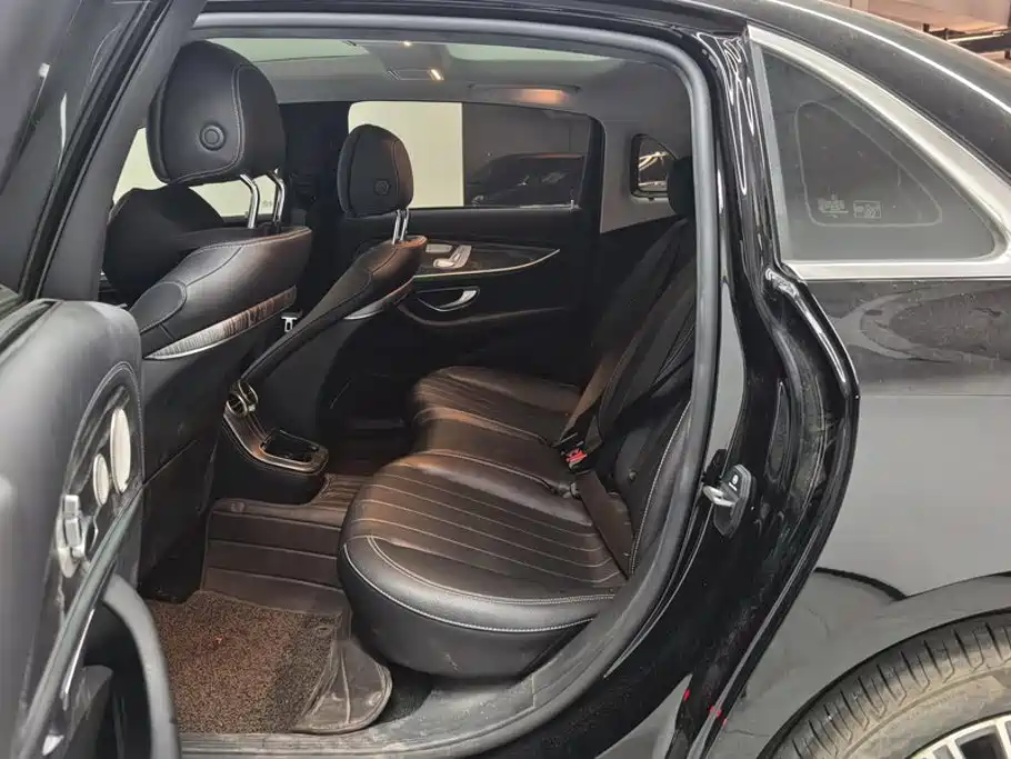 Mercedes-Benz E-Class 2023 — фото 11