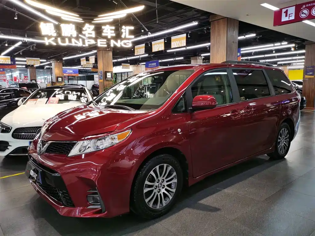 Toyota Sienna 2019 — фото 1