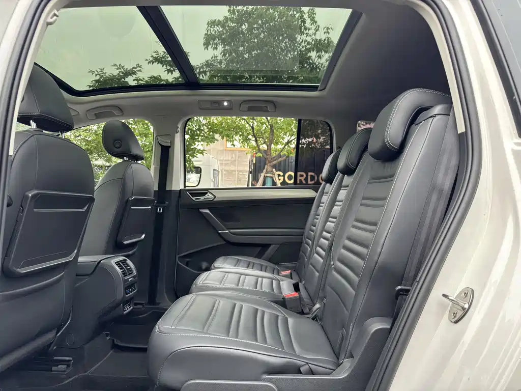 Volkswagen Touran 2018 — фото 10