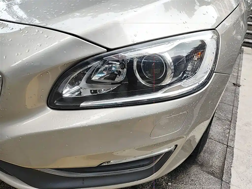 Volvo S60 2017 — фото 24