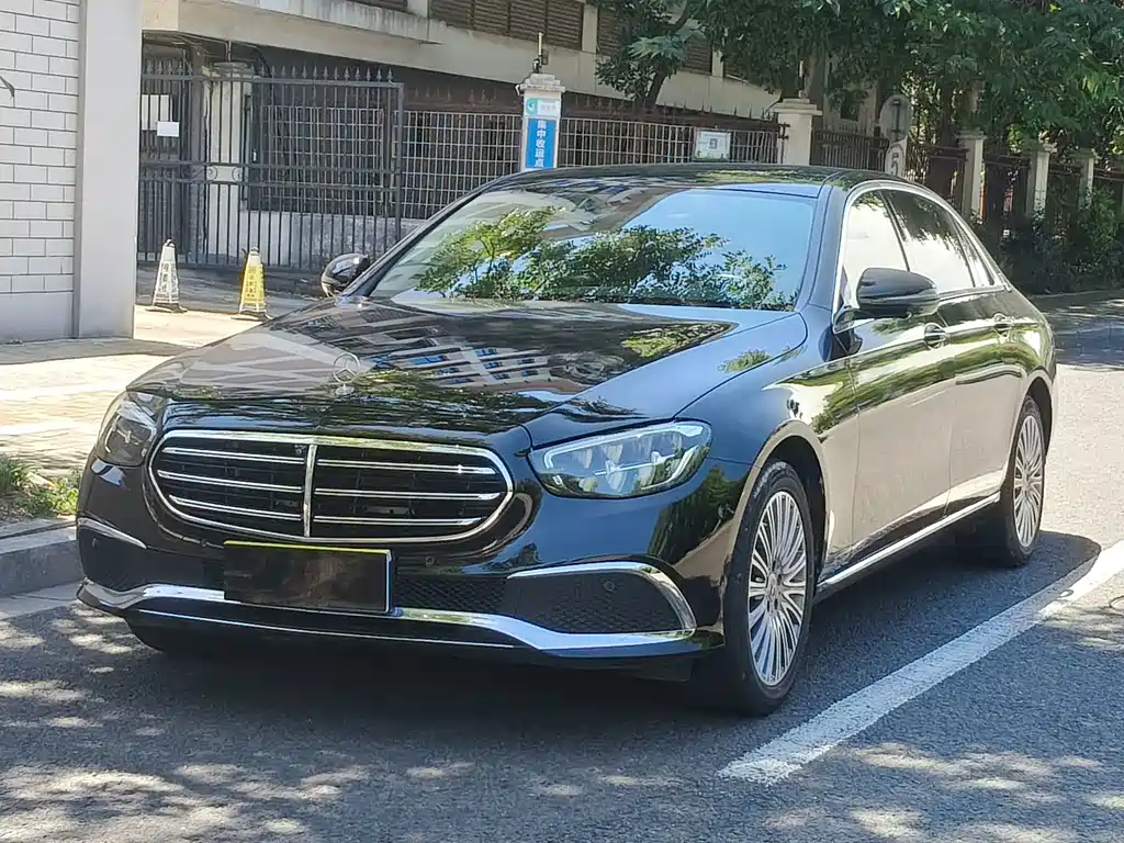 Mercedes-Benz E-Class 2023 — фото 1