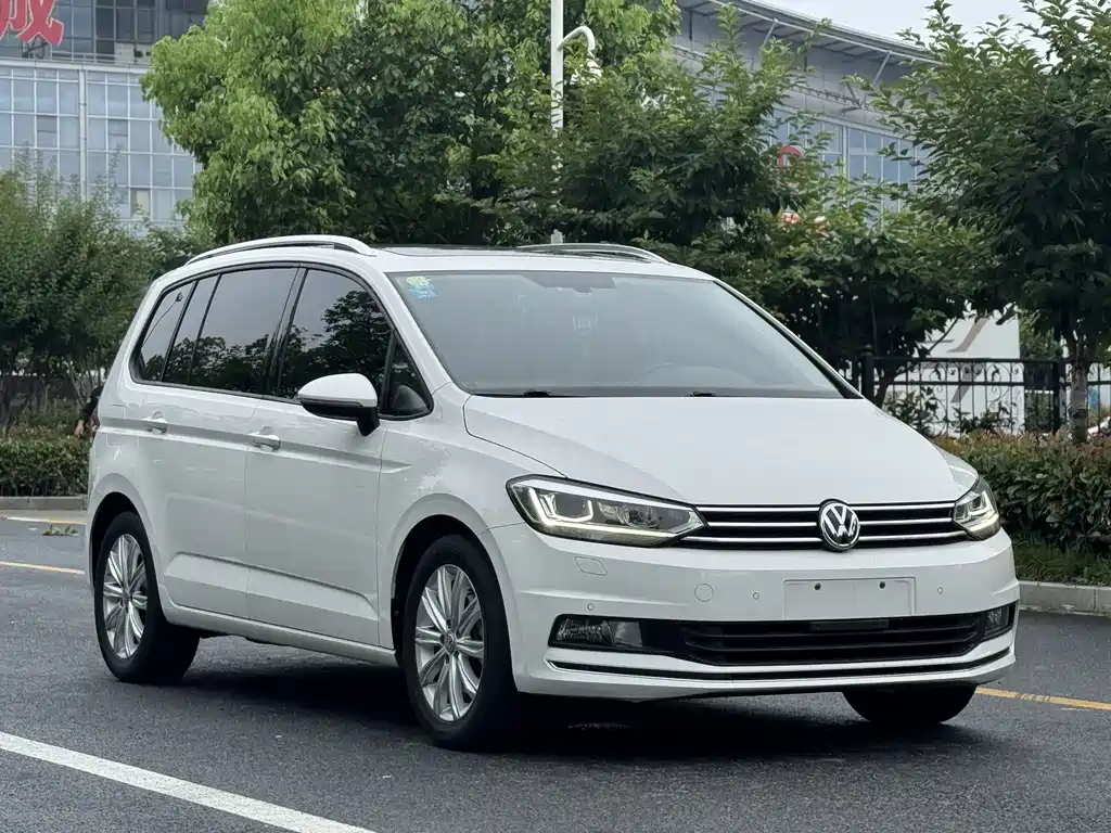 Volkswagen Touran 2018 — фото 3