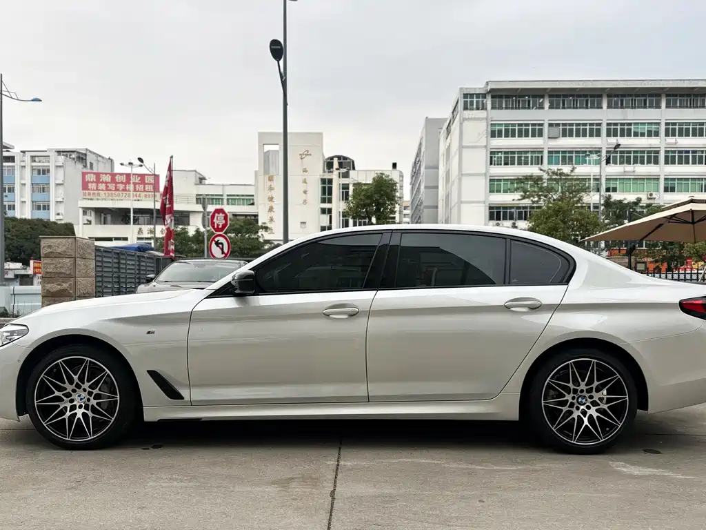 BMW 5 Series 2019 — фото 7