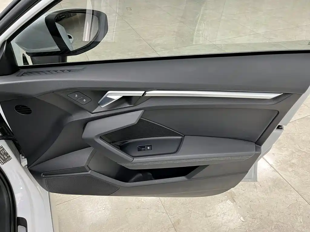Audi A3 2023 — фото 12