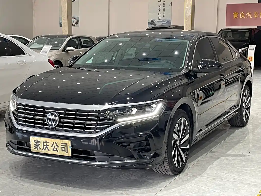 Volkswagen Passat 2023 — фото 1